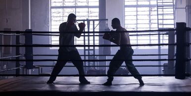 Rômulo Braga and Daniel Rocha in Irmãos Freitas (2019)