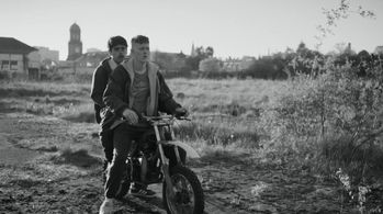 Cristian Ortega and Lorn Macdonald in Beats (2019)