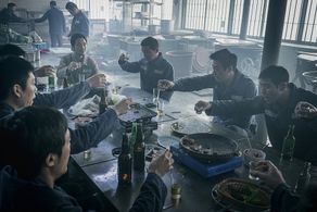 Han Suk-kyu, Rae-won Kim, and Jo Jae-yoon in The Prison (2017)