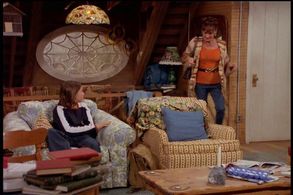 Joseph Gordon-Levitt and Elmarie Wendel in 3rd Rock from the Sun (1996)