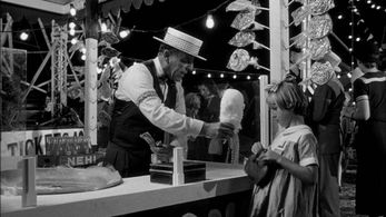 Tatum O'Neal and Desmond Dhooge in Paper Moon (1973)
