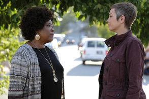Loretta Devine and Kim Rhodes in Supernatural (2005)