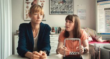 Jenny Schily and Victoria Schulz in Dora or The Sexual Neuroses of Our Parents (2015)