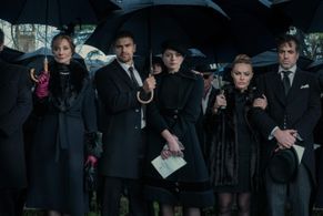 Joely Richardson, Chanel Cresswell, Theo James, Daniel Ings, and Jasmine Blackborow in The Gentlemen (2024)