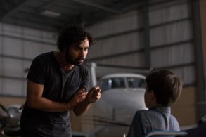 Kunal Nayyar and Gabriel Bateman in Think Like a Dog (2020)