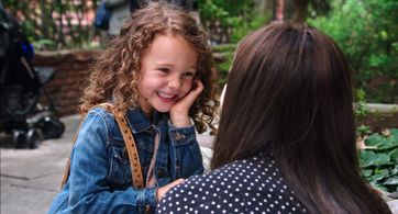 Anne Hathaway and JoJo Kushner in The Intern (2015)