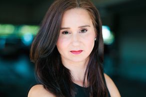 Laura Galt - Headshot