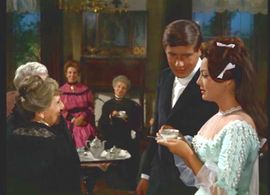 Julia Caba Alba, Luigi Giuliani, María Isbert, Sara Montiel, and Isabel Pallarés in La reina del Chantecler (1962)