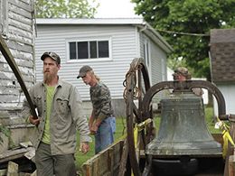 Johnny Jett and Graham Ferguson in Barnwood Builders (2013)