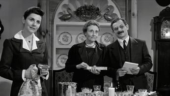 Ana Fernández, Julia Gutiérrez Caba, and Iñaki Miramón in You're the One (2000)