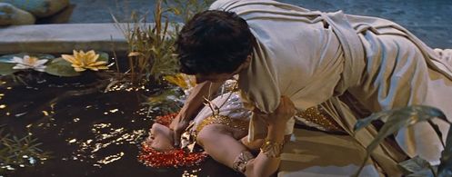 Bella Darvi and Edmund Purdom in The Egyptian (1954)