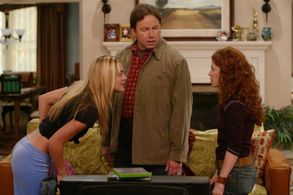 John Ritter, Kaley Cuoco, and Amy Davidson in 8 Simple Rules (2002)