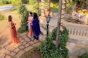 Neelam Mehra, Shweta Kawatra, and Sakshi Tanwar in Kahaani Ghar Ghar Kii (2000)