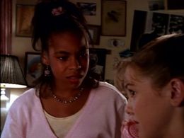 Alexis Fields and Larisa Oleynik in The Secret World of Alex Mack (1994)