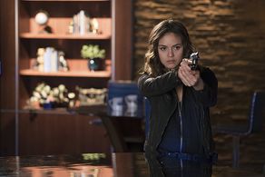 Leslie-Anne Panaligan in The Vampire Diaries (2009)