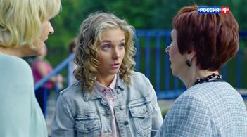 Yuliya Menshova, Galina Petrova, and Natalya Skomorokhova in Mezhdu nami, devochkami. Prodolzheniye: Episode #1.11 (2019