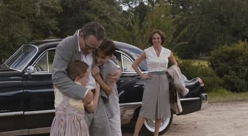 Diane Lane, Bryan Cranston, Toby Nichols, and Meghan Wolfe in Trumbo (2015)