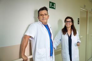 Andreu Buenafuente and Sílvia Abril in Un corazón roto no es como un jarrón roto o un florero (2016)