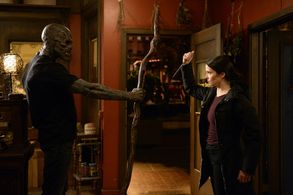 Elizabeth Tulloch and Wil Traval in Grimm (2011)