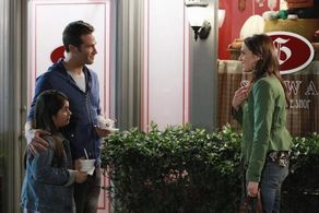 Luke Macfarlane, Roxy Olin, and Isabella Rae Thomas in Brothers & Sisters (2006)