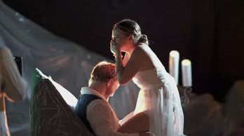 Behind the scenes of Invited (2016)