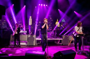 Phoenix and Thomas Mars in Austin City Limits (1975)