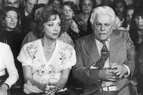 Dionísio Azevedo and Glória Menezes in Pai Herói (1979)