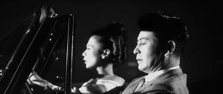 Ryô Ikebe and Mariko Kaga in Pale Flower (1964)