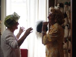 Valeria De Franciscis and Maria Calì in Mid-August Lunch (2008)