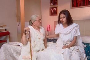 Sudha Shivpuri and Mouni Roy in Kyunki Saas Bhi Kabhi Bahu Thi (2000)