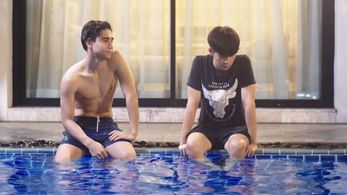 Gameplay Garnpaphon Laolerkiat and Jeff Satur in He She It (2019)