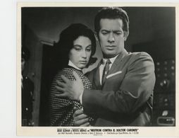Rosita Arenas and Wolf Ruvinskis in Neutrón contra el Dr. Caronte (1963)