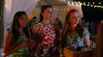 Siggy (Cassie Hernandez),Boots (Grace Fulton),& Tinsley (Lacey Hannan) - Awkward.: 