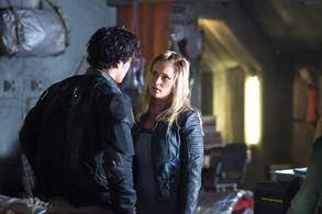 Eliza Taylor and Bob Morley in The 100 (2014)