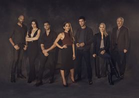 Brian Benben, Katherine LaNasa, Stephen Bishop, Inbar Lavi, Parker Young, Rob Heaps, and Marianne Rendón in Imposters (2