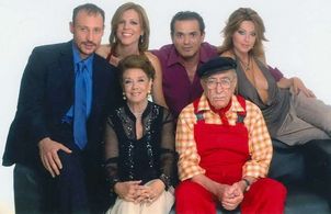 Kleon Gregoriadis, Alexandra Palaiologou, Athinodoros Prousalis, Jenny Roussea, Rania Schiza, and Taxiarhis Hanos in Oi 