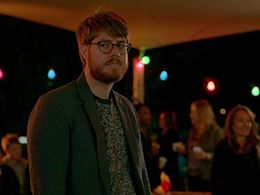 Thomas Ward in Please Like Me (2013)