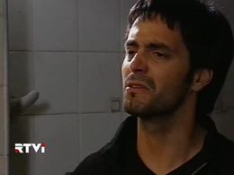 Adrián Navarro in Vidas robadas (2008)