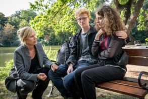 Melanie Marschke, Lydia Maria Makrides, and Peter Laser in Leipzig Homicide (2001)