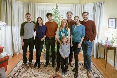 Next Stop Christmas Cast