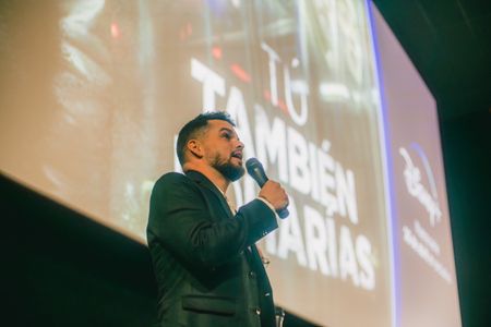 TÚ TAMBIÉN LO HARÍAS produced by Legendary Pictures