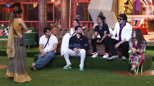 McStan, Shiv Thakare, Krishna Abhishek, Shaleen Bhanot, Priyanka Chahar Choudhary, Subuhi Joshi, and Archana Gautam in B