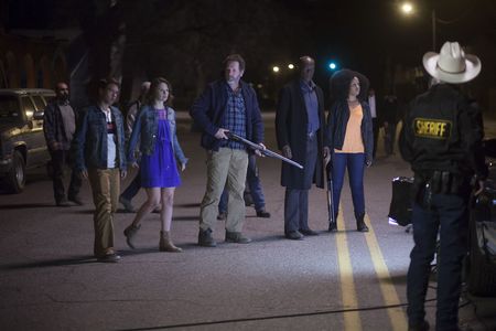 Bob Jesser, Peter Mensah, Sarah Ramos, Kellee Stewart, Parisa Fitz-Henley, and John-Paul Howard in Midnight, Texas (2017