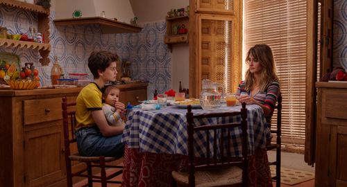 Penélope Cruz and Milena Smit in Parallel Mothers (2021)
