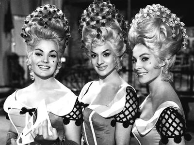 Lola Flores, Paquita Rico, and Carmen Sevilla in El balcón de la Luna (1962)