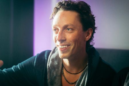 Behind the scenes still - Jasper in 'Custom'