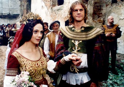 Milan Bahúl and Klára Issová in O svatební krajce (2003)