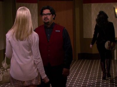 Mando Alvarado in 2 Broke Girls (2011)