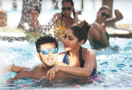 Arya and Sayyeshaa Saigal in Ghajinikanth (2018)