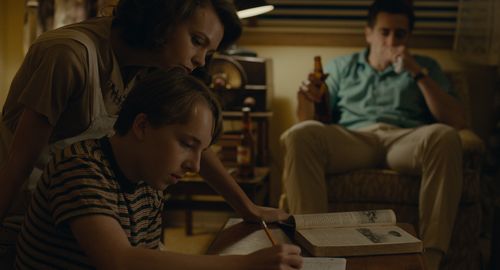 Jake Gyllenhaal, Carey Mulligan, and Ed Oxenbould in Wildlife (2018)